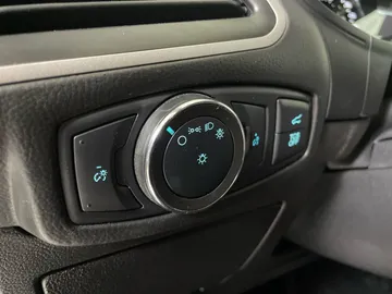 2022 Ford Edge - image 18