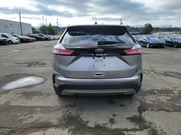 2024 Ford Edge - image 6