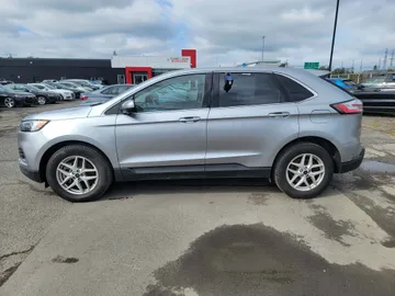 2024 Ford Edge - image 4