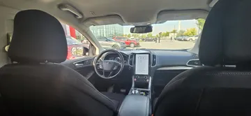 2024 Ford Edge - image 8