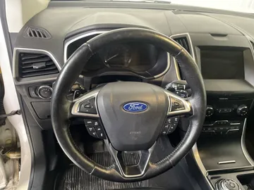 2019 Ford Edge - image 16