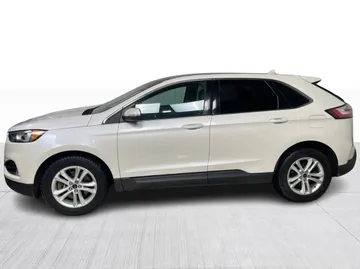 2019 Ford Edge - image 4