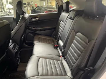 2019 Ford Edge - image 11