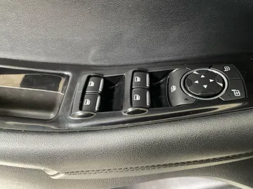 2019 Ford Edge - image 26