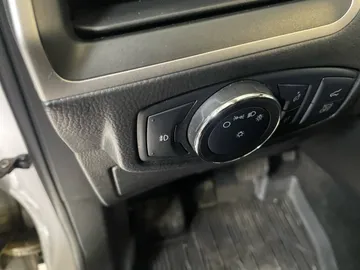 2019 Ford Edge - image 17