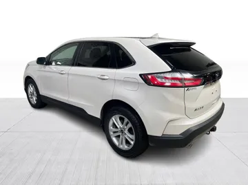 2019 Ford Edge - image 6