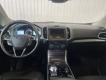 2019 Ford Edge - image 14