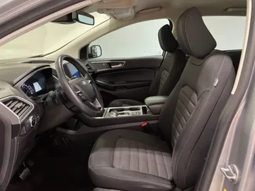 2023 Ford Edge - image 3