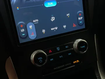 2023 Ford Edge - image 23
