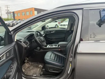 2022 Ford Edge - image 10