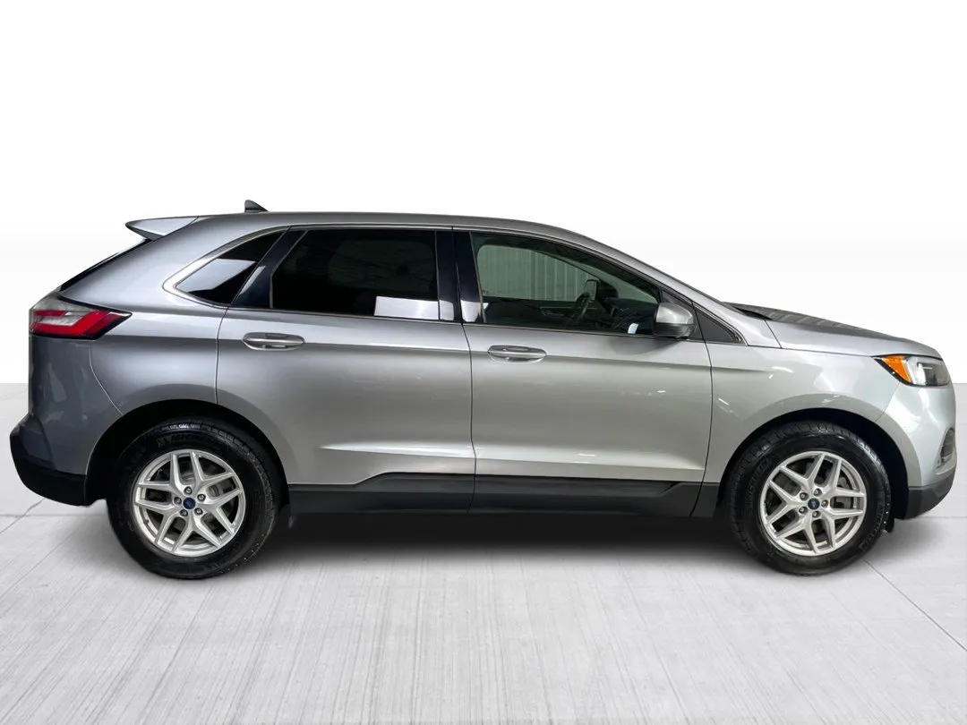 2022 Ford Edge — photo 2