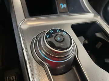 2022 Ford Edge - image 30