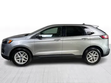 2022 Ford Edge - image 10