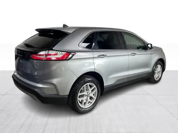 2022 Ford Edge - image 14