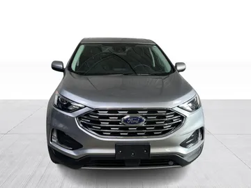 2022 Ford Edge - image 8