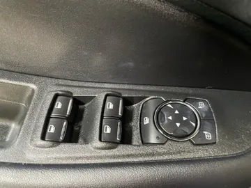 2022 Ford Edge - image 26