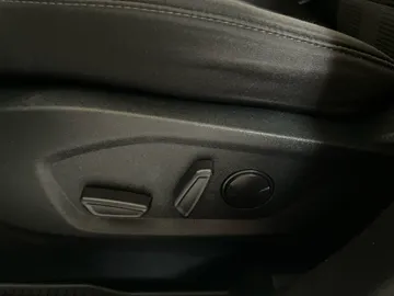 2022 Ford Edge - image 19