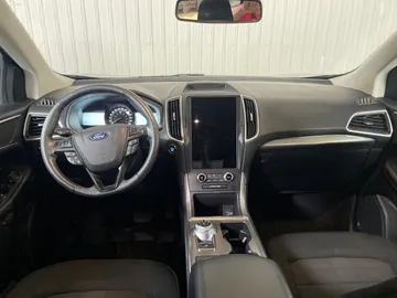 2022 Ford Edge - image 4