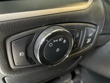 2022 Ford Edge - image 18