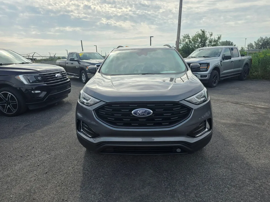 2022 Ford Edge — photo 2