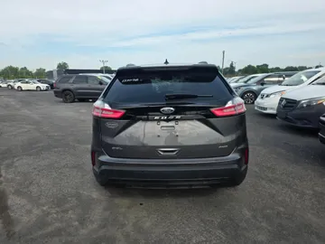 2022 Ford Edge - image 6