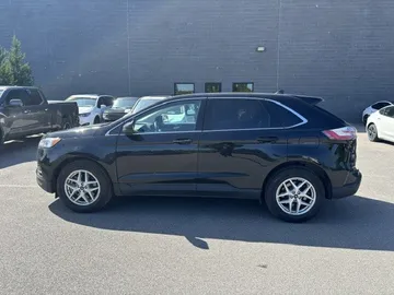 2024 Ford Edge - image 4