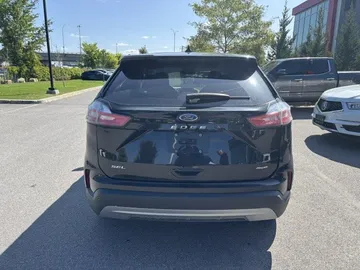 2024 Ford Edge - image 6