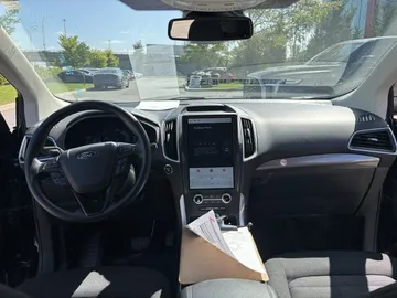 2024 Ford Edge - image 9