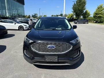 2024 Ford Edge - image 2