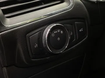 2018 Ford Edge - image 30