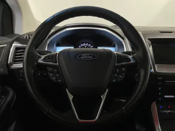 2018 Ford Edge - image 26