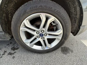 2018 Ford Edge - image 7