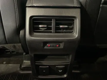 2018 Ford Edge - image 32