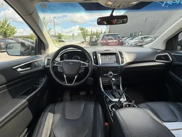2018 Ford Edge - image 9