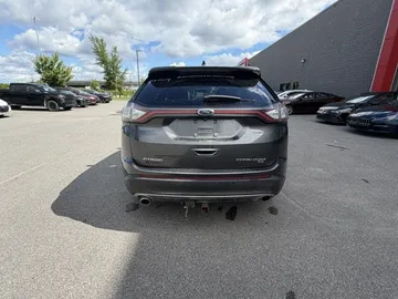 2018 Ford Edge - image 6