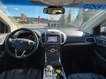 2019 Ford Edge - image 8