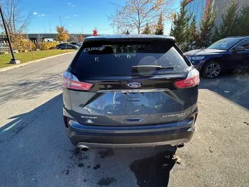 2019 Ford Edge - image 6