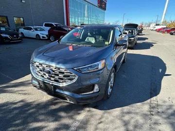 2019 Ford Edge - image 3
