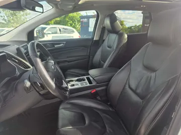 2021 Ford Edge - image 8