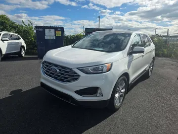 2021 Ford Edge - image 3