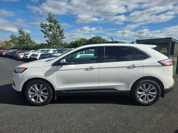 2021 Ford Edge - image 4