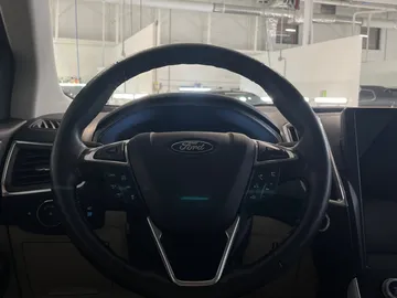 2022 Ford Edge - image 16
