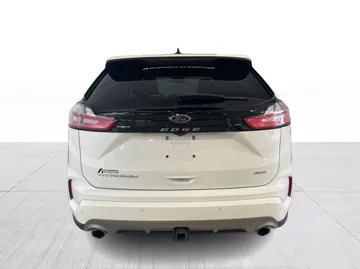 2022 Ford Edge - image 7
