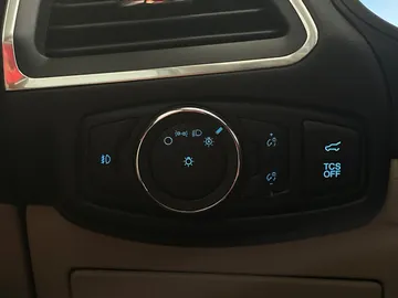 2022 Ford Edge - image 17