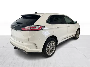2022 Ford Edge - image 8