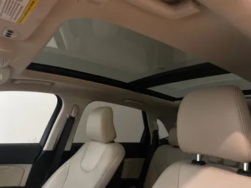 2022 Ford Edge - image 12