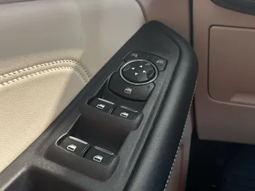 2022 Ford Edge - image 28