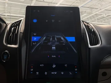 2022 Ford Edge - image 25