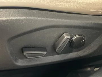 2022 Ford Edge - image 18