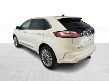 2022 Ford Edge - image 6